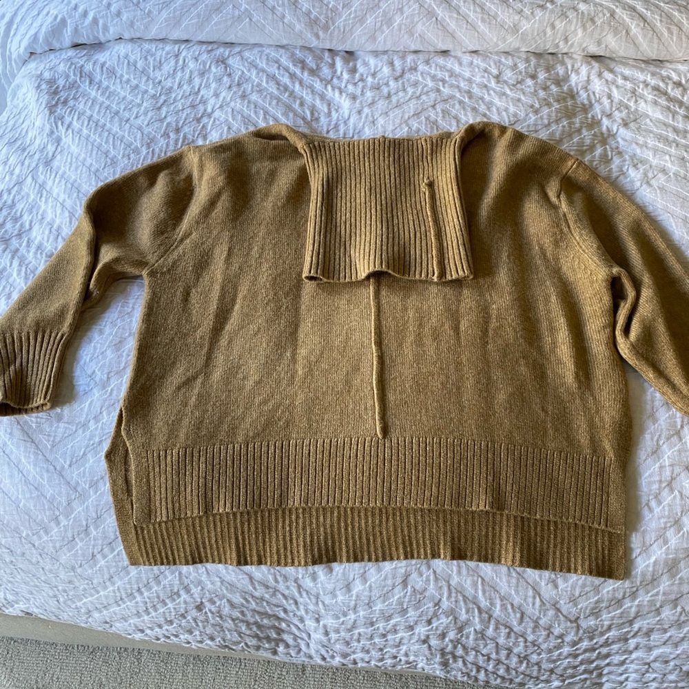 HM camel sweater size M